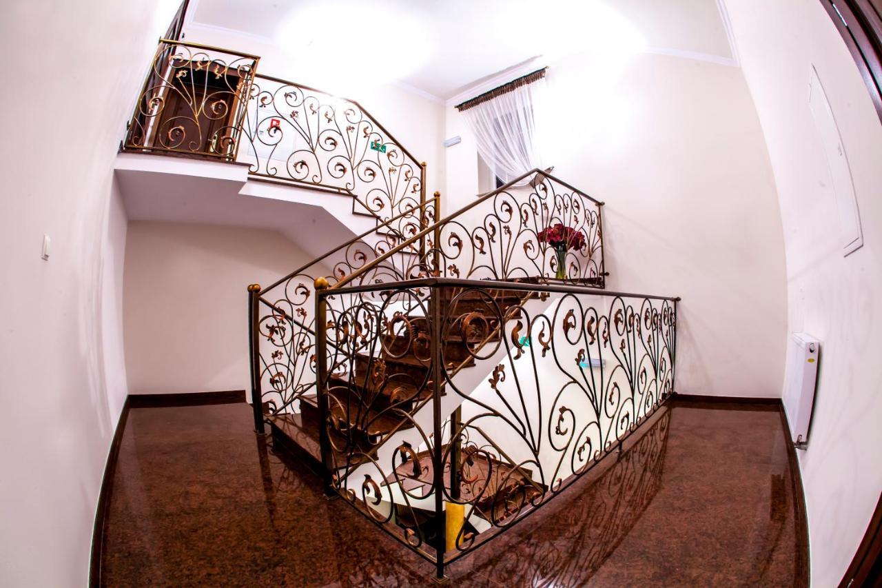 Hotel "Xavier" Lubycza Krolewska Ngoại thất bức ảnh