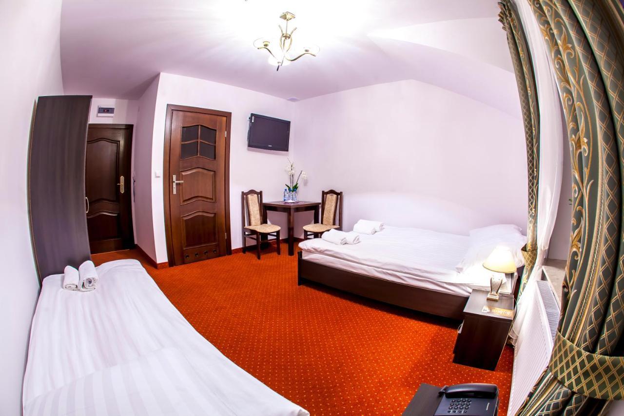 Hotel "Xavier" Lubycza Krolewska Ngoại thất bức ảnh