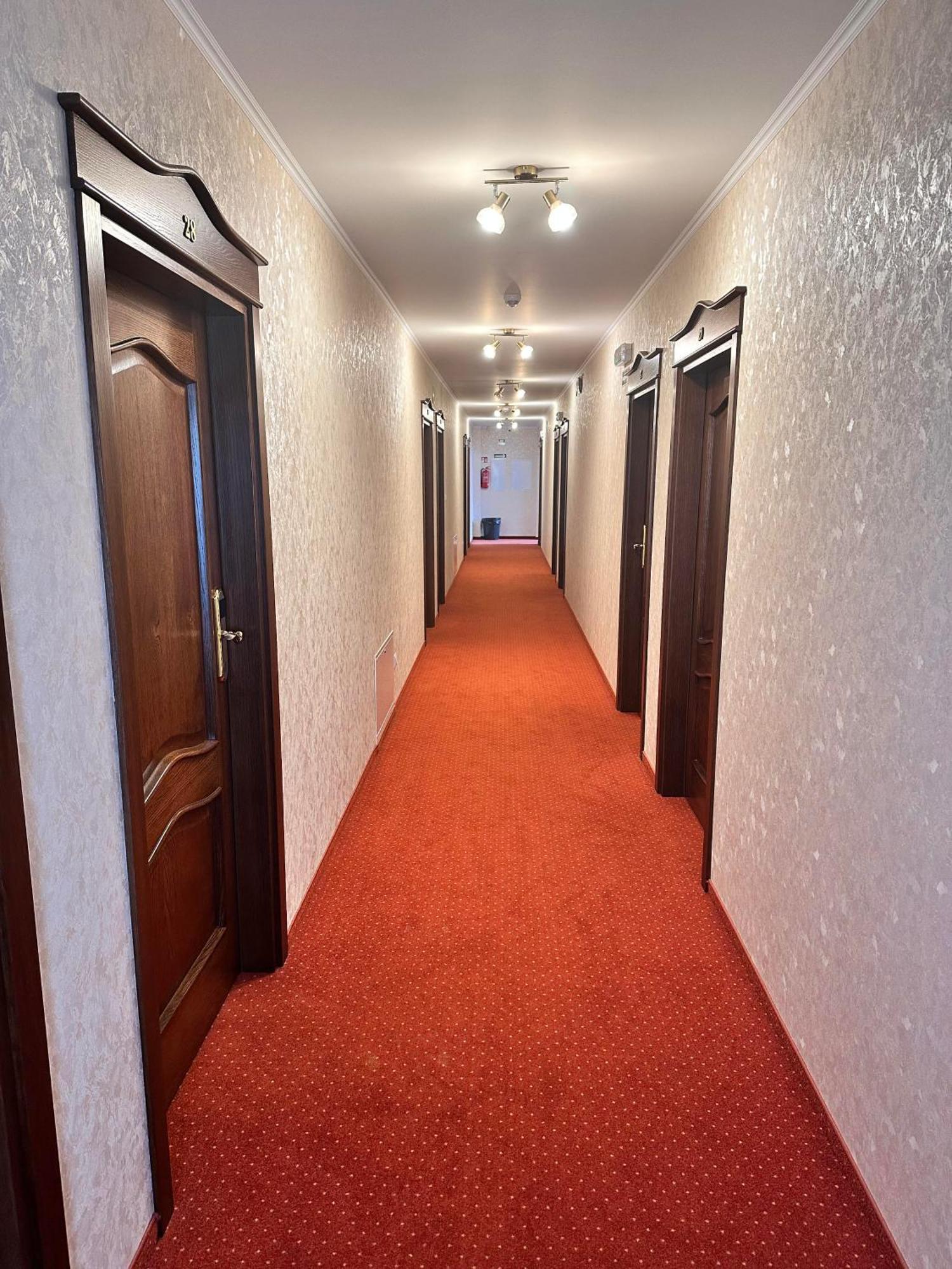 Hotel "Xavier" Lubycza Krolewska Ngoại thất bức ảnh