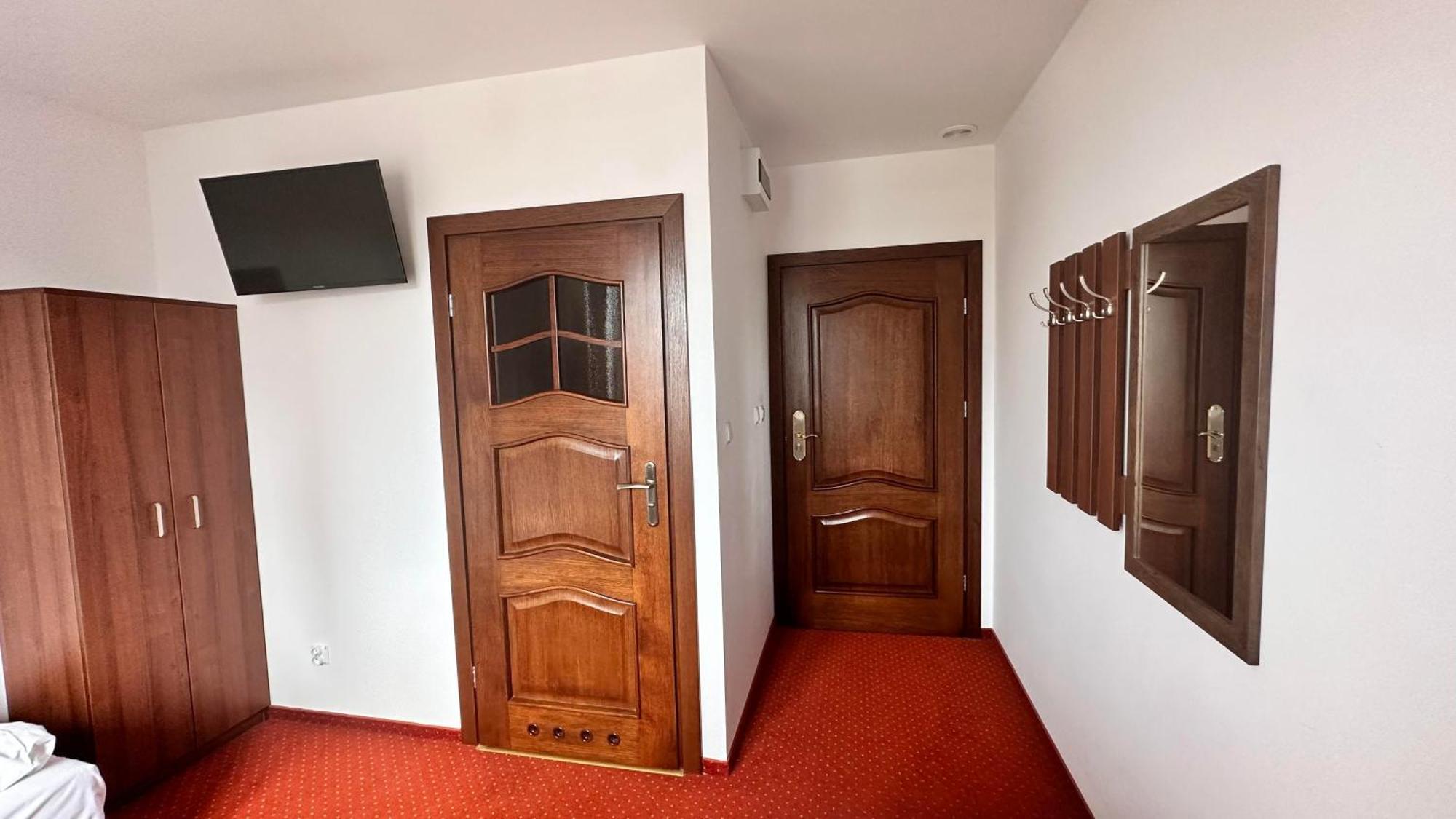 Hotel "Xavier" Lubycza Krolewska Ngoại thất bức ảnh